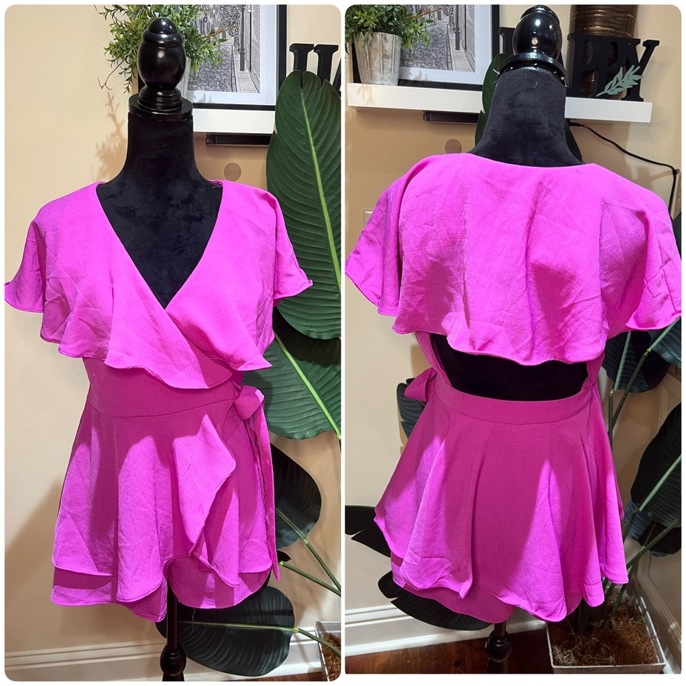 DO+BE Ruffle Fuschia Open Back Romper Small